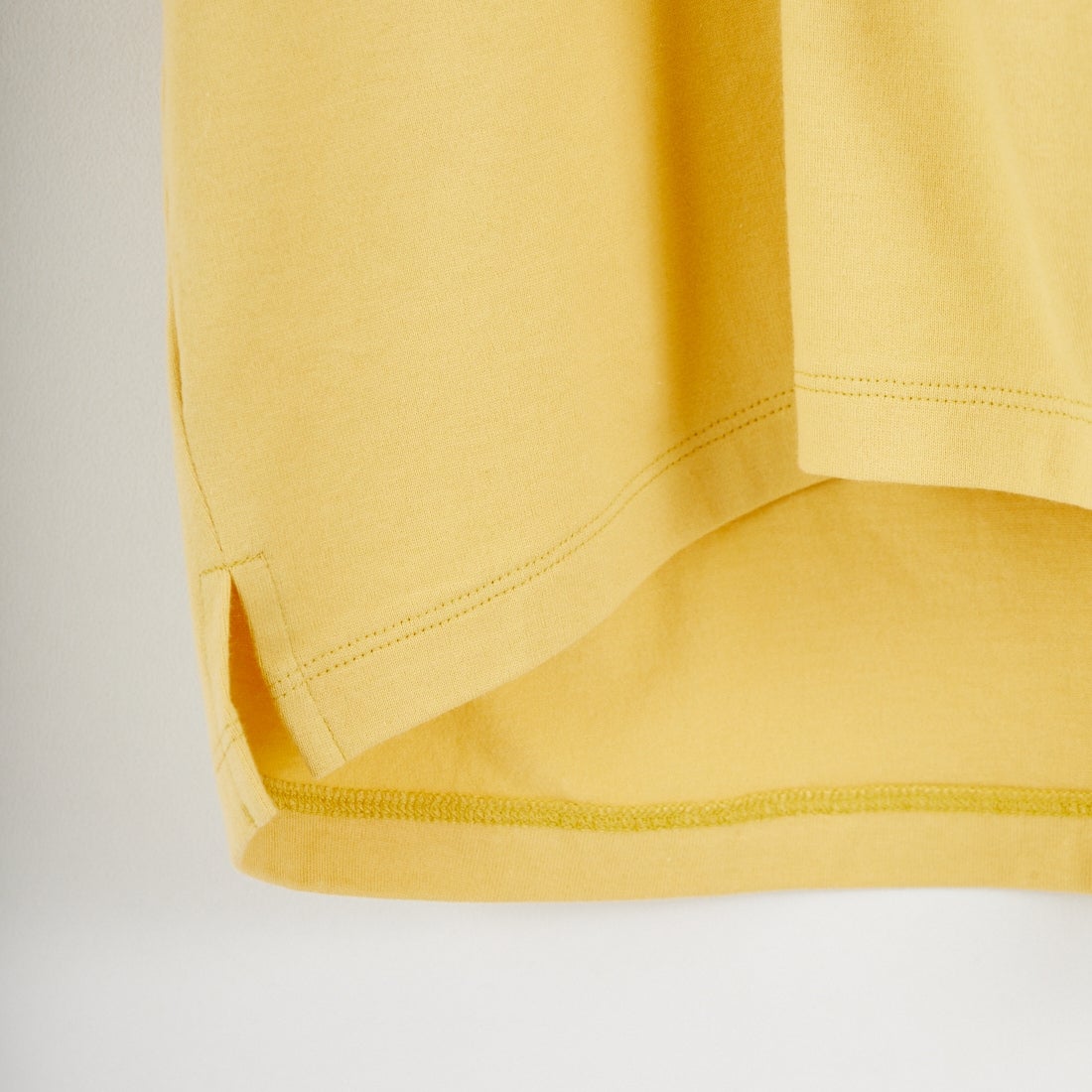 Americana × JEANS FACTORY [アメリカーナ × ジーンズファクトリー] 別注 AMRCN ショート丈フロッキープリントTシャツ [ASO-M-851-1-JF] ｲｴﾛｰ