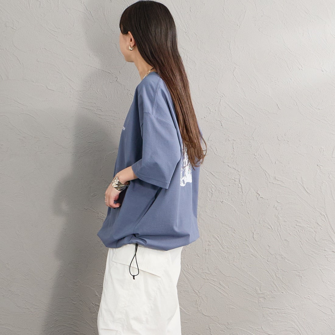 Marmot [マーモット] 別注 ドローコード付き マーモットバックプリントTシャツ [MTSS26MST335IN-JF] INDIGO &&モデル身長：150cm 着用サイズ：S&&