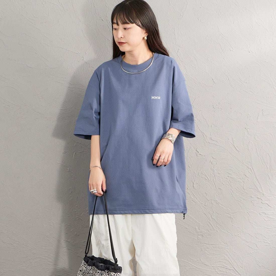 Marmot [マーモット] 別注 ドローコード付き マーモットバックプリントTシャツ [MTSS26MST335IN-JF] INDIGO &&モデル身長：150cm 着用サイズ：S&&