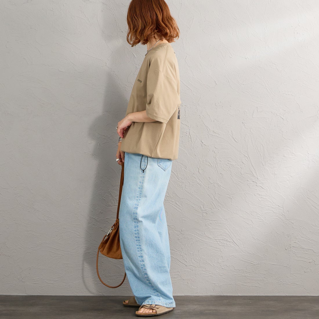 Marmot [マーモット] 別注 ドローコード付き マーモットバックプリントTシャツ [MTSS26MST335IN-JF] D.BEIGE &&モデル身長：158cm 着用サイズ：S&&
