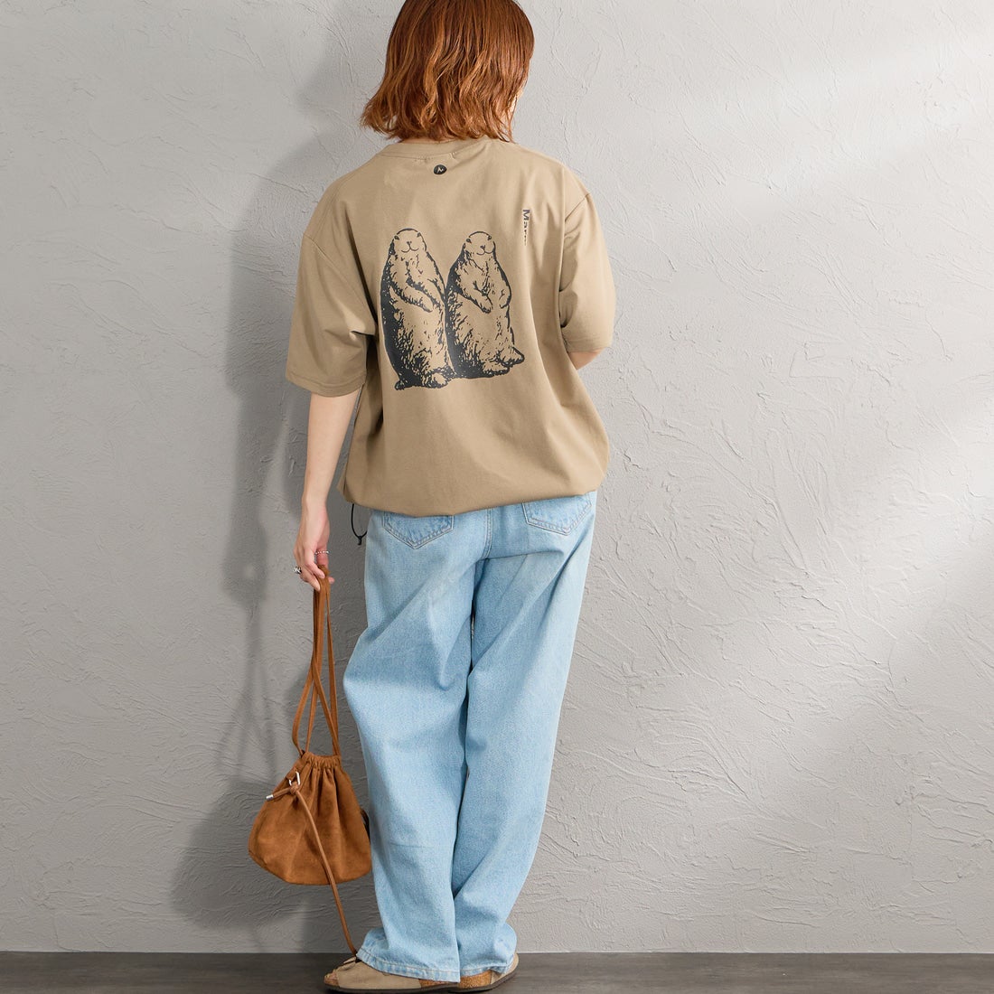 Marmot [マーモット] 別注 ドローコード付き マーモットバックプリントTシャツ [MTSS26MST335IN-JF] D.BEIGE &&モデル身長：158cm 着用サイズ：S&&