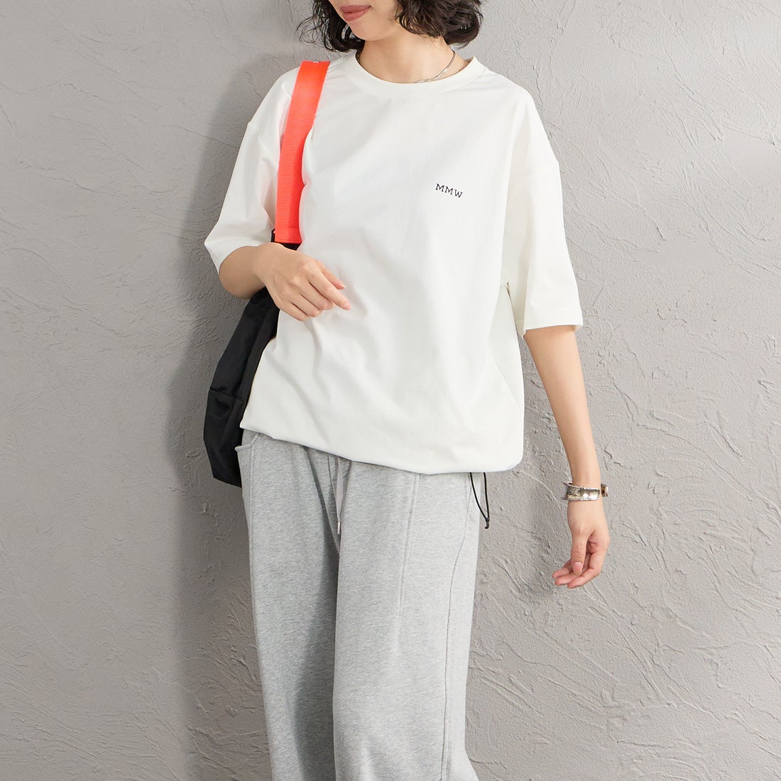 Marmot [マーモット] 別注 ドローコード付き マーモットバックプリントTシャツ [MTSS26MST335IN-JF] WHITE &&モデル身長：162cm 着用サイズ：S&&