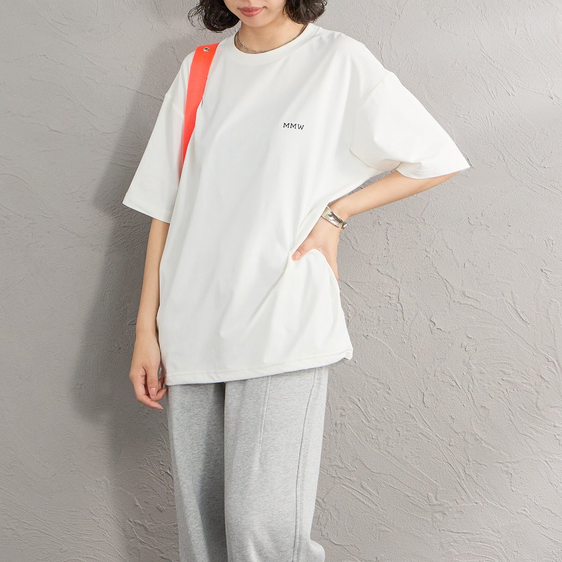 Marmot [マーモット] 別注 ドローコード付き マーモットバックプリントTシャツ [MTSS26MST335IN-JF] WHITE &&モデル身長：162cm 着用サイズ：S&&