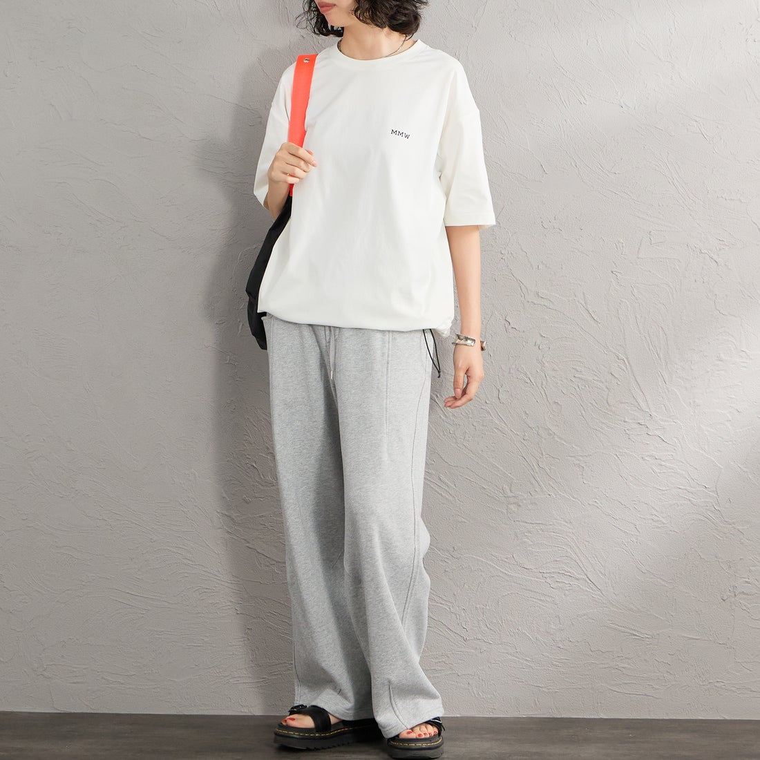 Marmot [マーモット] 別注 ドローコード付き マーモットバックプリントTシャツ [MTSS26MST335IN-JF] WHITE &&モデル身長：162cm 着用サイズ：S&&