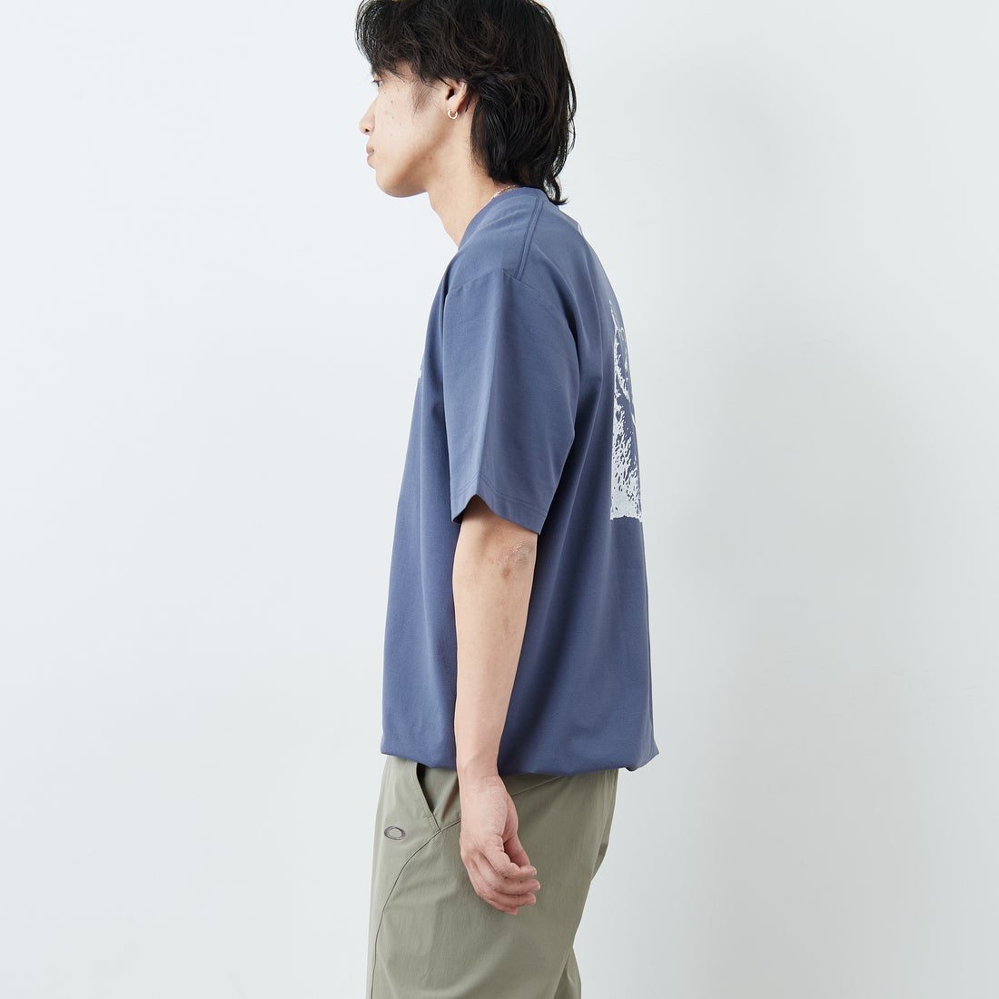 Marmot [マーモット] 別注 ドローコード付き マーモットバックプリントTシャツ [MTSS26MST335IN-JF] INDIGO &&モデル身長：179cm 着用サイズ：L&&