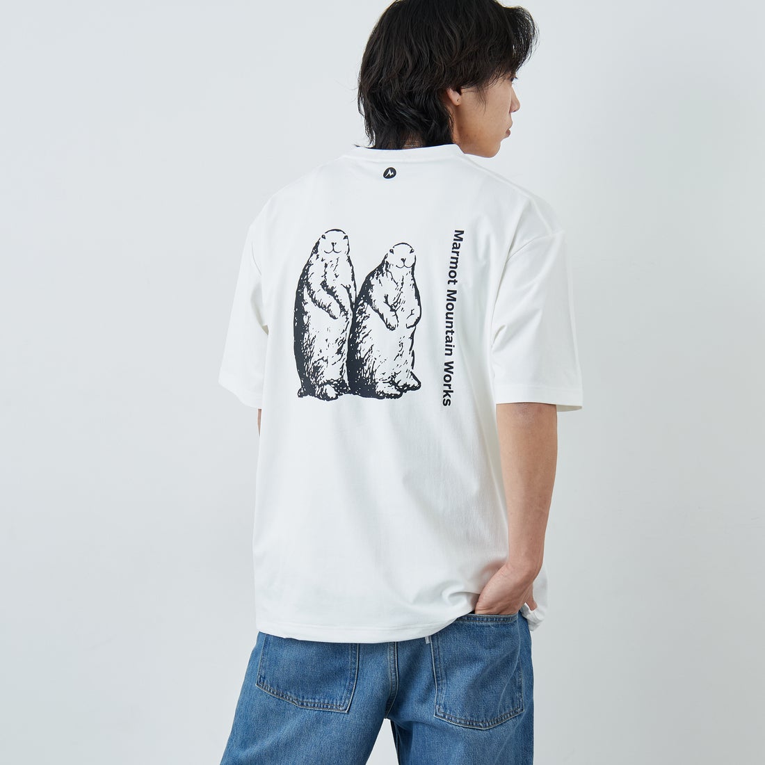 Marmot [マーモット] 別注 ドローコード付き マーモットバックプリントTシャツ [MTSS26MST335IN-JF] WHITE &&モデル身長：179cm 着用サイズ：L&&