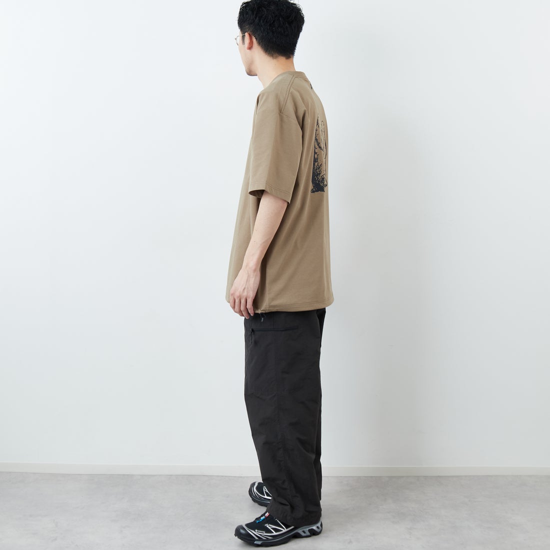 Marmot [マーモット] 別注 ドローコード付き マーモットバックプリントTシャツ [MTSS26MST335IN-JF] D.BEIGE &&モデル身長：168cm 着用サイズ：L&&