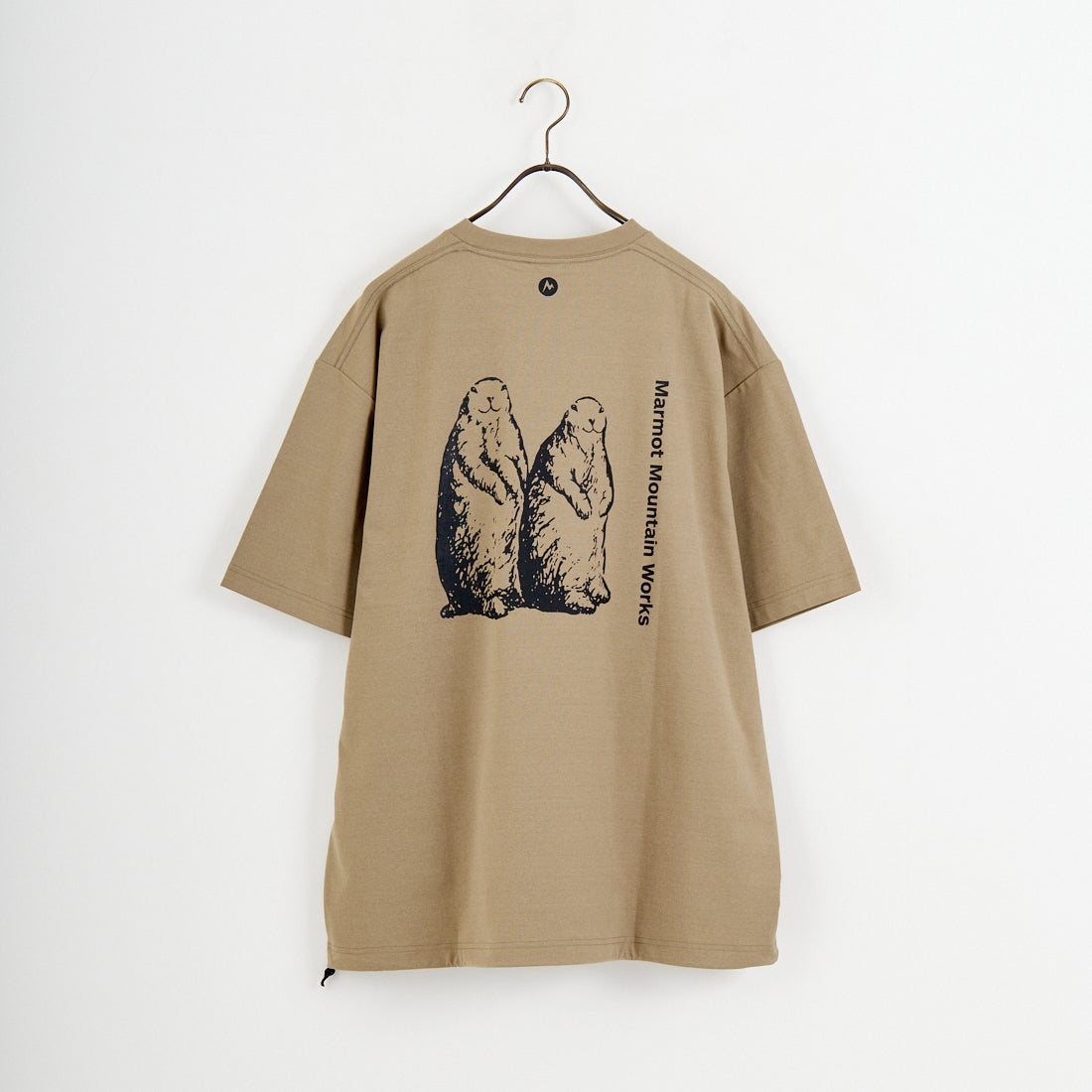 Marmot [マーモット] 別注 ドローコード付き マーモットバックプリントTシャツ [MTSS26MST335IN-JF] D.BEIGE