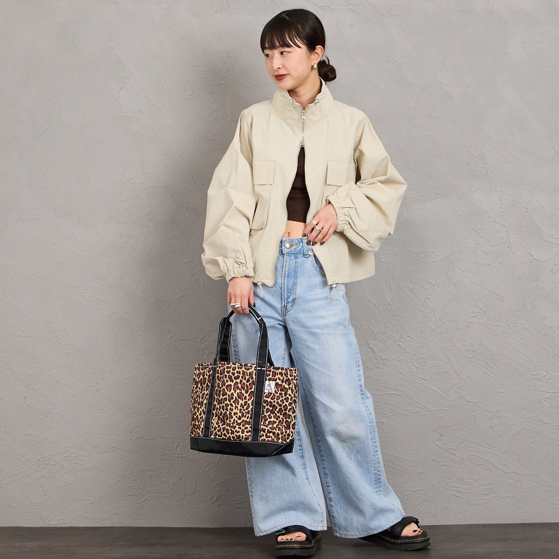 nenom [ネノム] ドローコード付 ハイネック ナイロンショートブルゾン [NE26312011] 21 IVORY &&モデル身長：150cm 着用サイズ：F&&