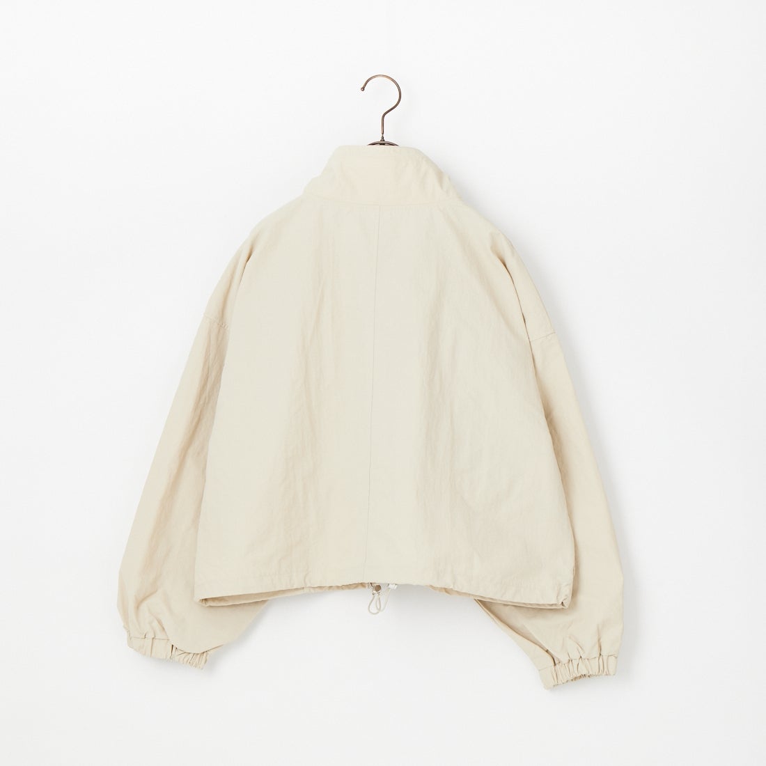 nenom [ネノム] ドローコード付 ハイネック ナイロンショートブルゾン [NE26312011] 21 IVORY &&モデル身長：150cm 着用サイズ：F&&