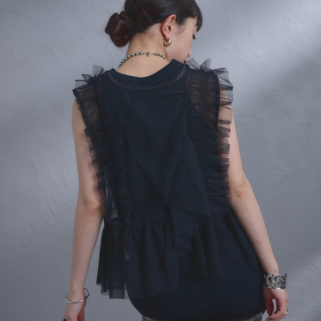 nenom [ネノム] マルチWAY チュールベスト [NE26312006] 09 BLACK &&モデル身長：150cm 着用サイズ：F&&