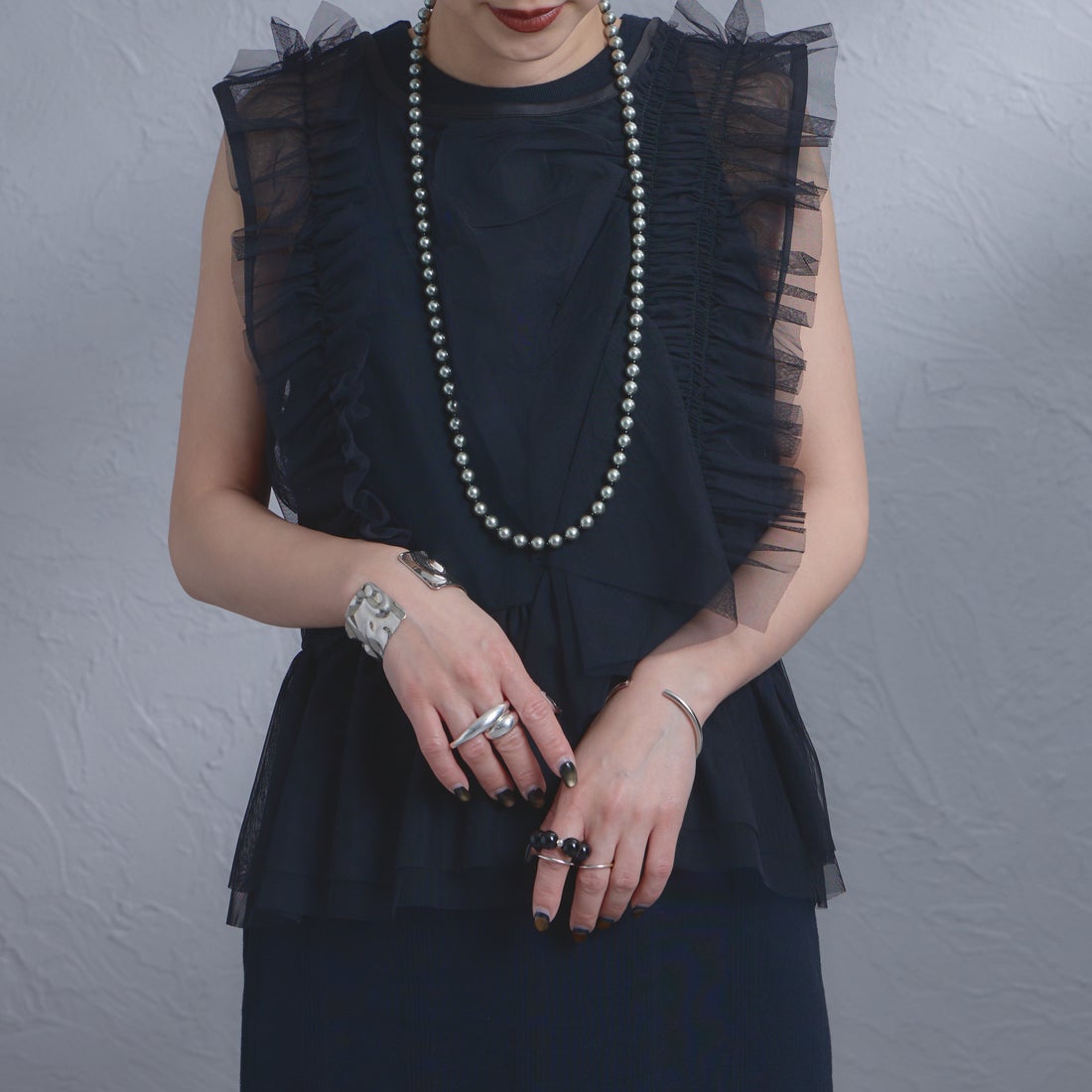 nenom [ネノム] マルチWAY チュールベスト [NE26312006] 09 BLACK &&モデル身長：150cm 着用サイズ：F&&