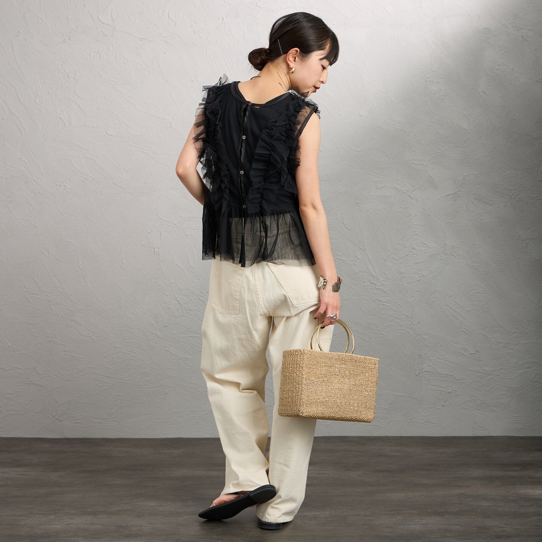 nenom [ネノム] マルチWAY チュールベスト [NE26312006] 09 BLACK &&モデル身長：150cm 着用サイズ：F&&