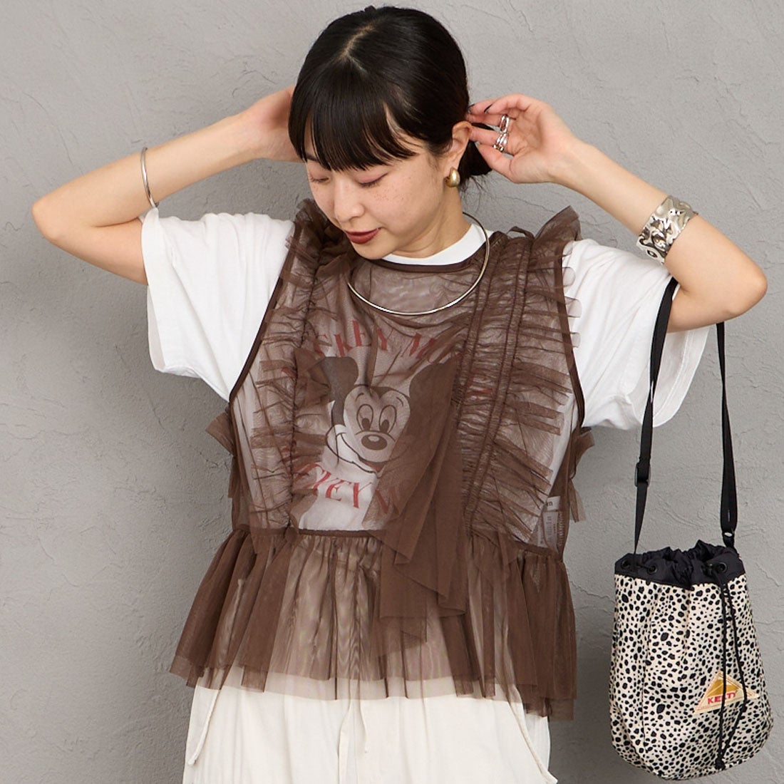 nenom [ネノム] マルチWAY チュールベスト [NE26312006] 28 BROWN &&モデル身長：150cm 着用サイズ：F&&