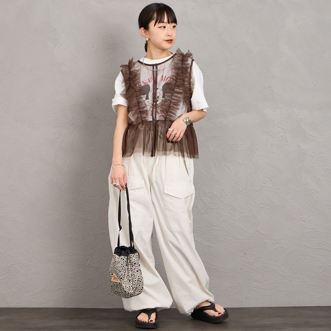 nenom [ネノム] マルチWAY チュールベスト [NE26312006] 28 BROWN &&モデル身長：150cm 着用サイズ：F&&