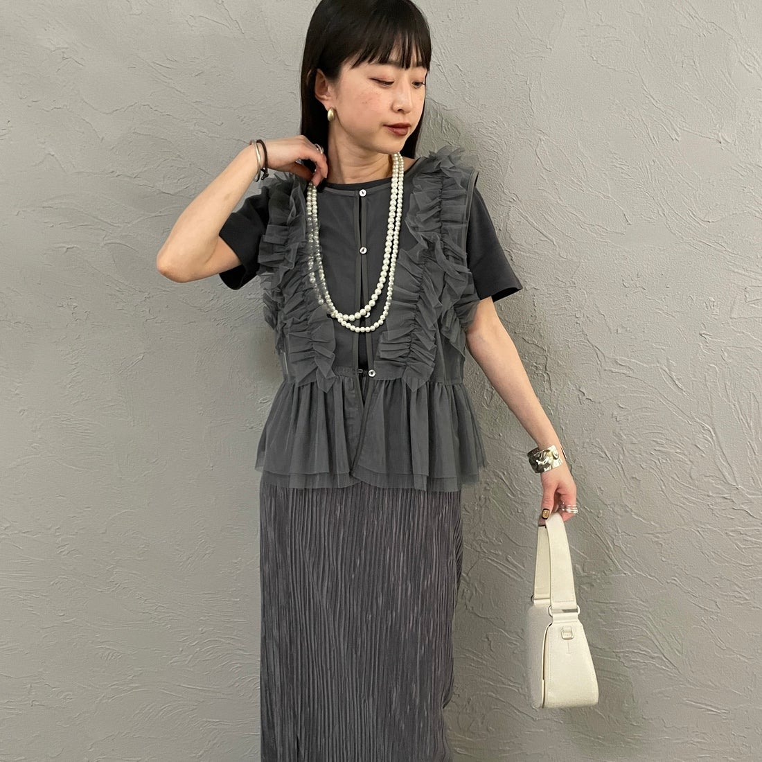 nenom [ネノム] マルチWAY チュールベスト [NE26312006] 08 CHARCOA &&モデル身長：150cm 着用サイズ：F&&