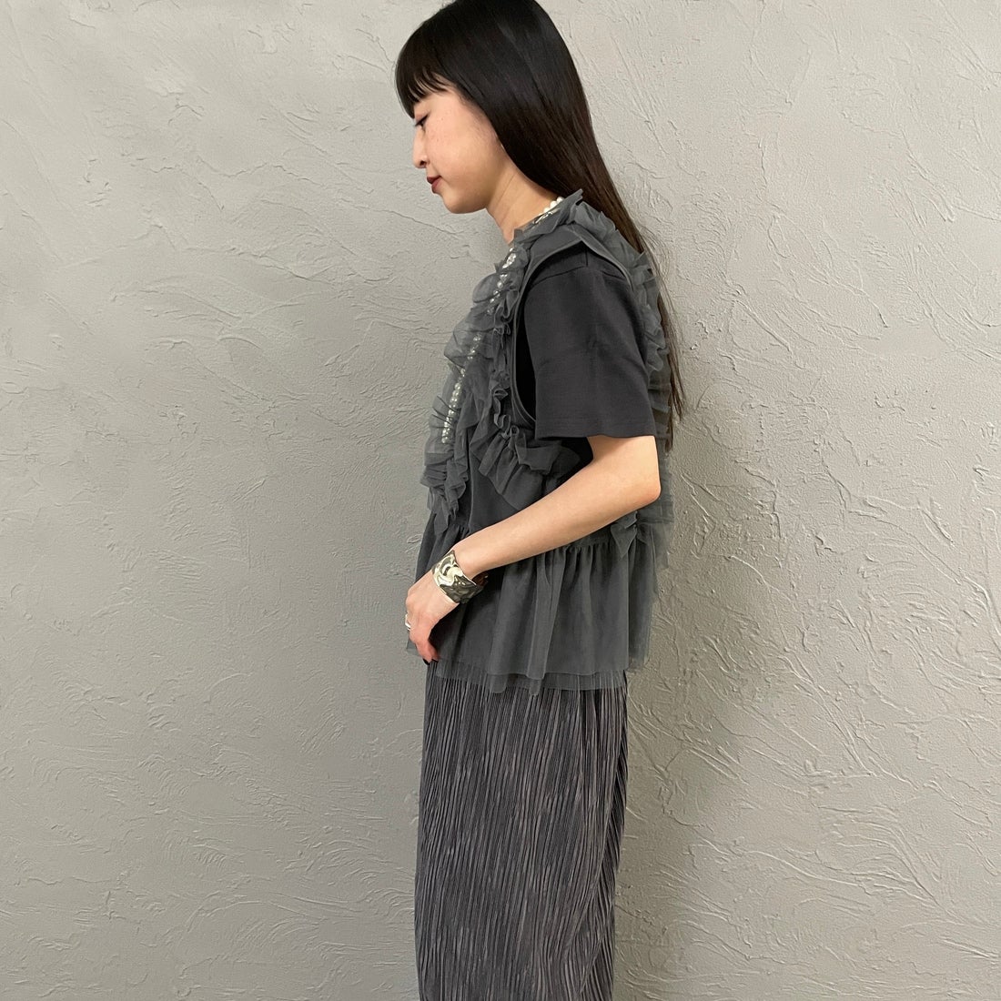 nenom [ネノム] マルチWAY チュールベスト [NE26312006] 08 CHARCOA &&モデル身長：150cm 着用サイズ：F&&