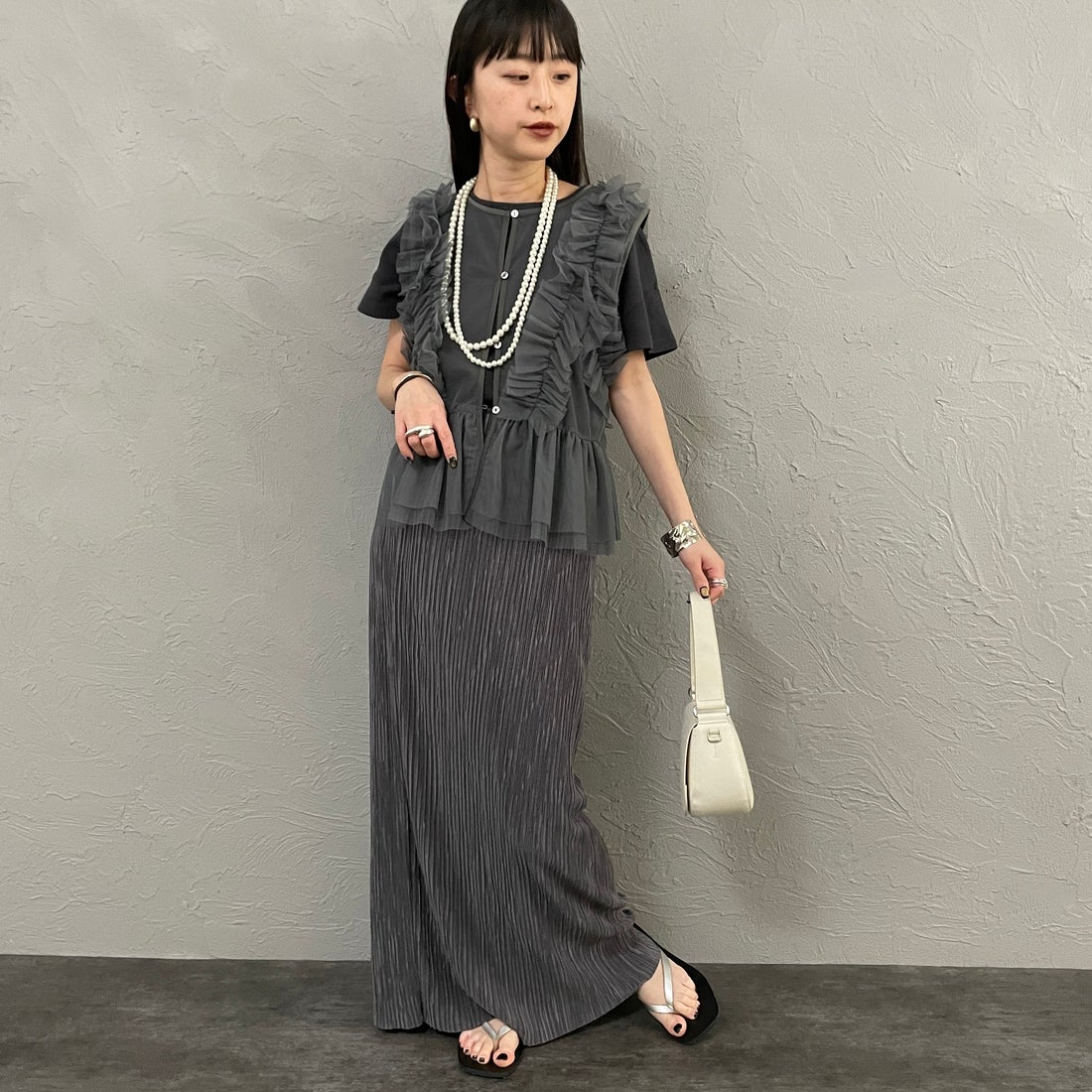 nenom [ネノム] マルチWAY チュールベスト [NE26312006] 08 CHARCOA &&モデル身長：150cm 着用サイズ：F&&