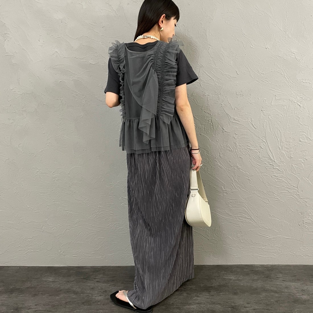 nenom [ネノム] マルチWAY チュールベスト [NE26312006] 08 CHARCOA &&モデル身長：150cm 着用サイズ：F&&