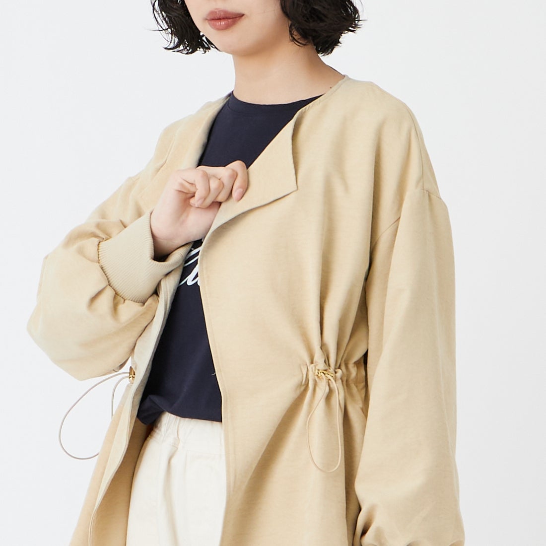 Jf Ready Made [ジェイエフレディメイド] スエードライク ピーチウエストドローコート [8560249-01] 61 ﾍﾞｰｼﾞｭ &&モデル身長：162cm 着用サイズ：F&&