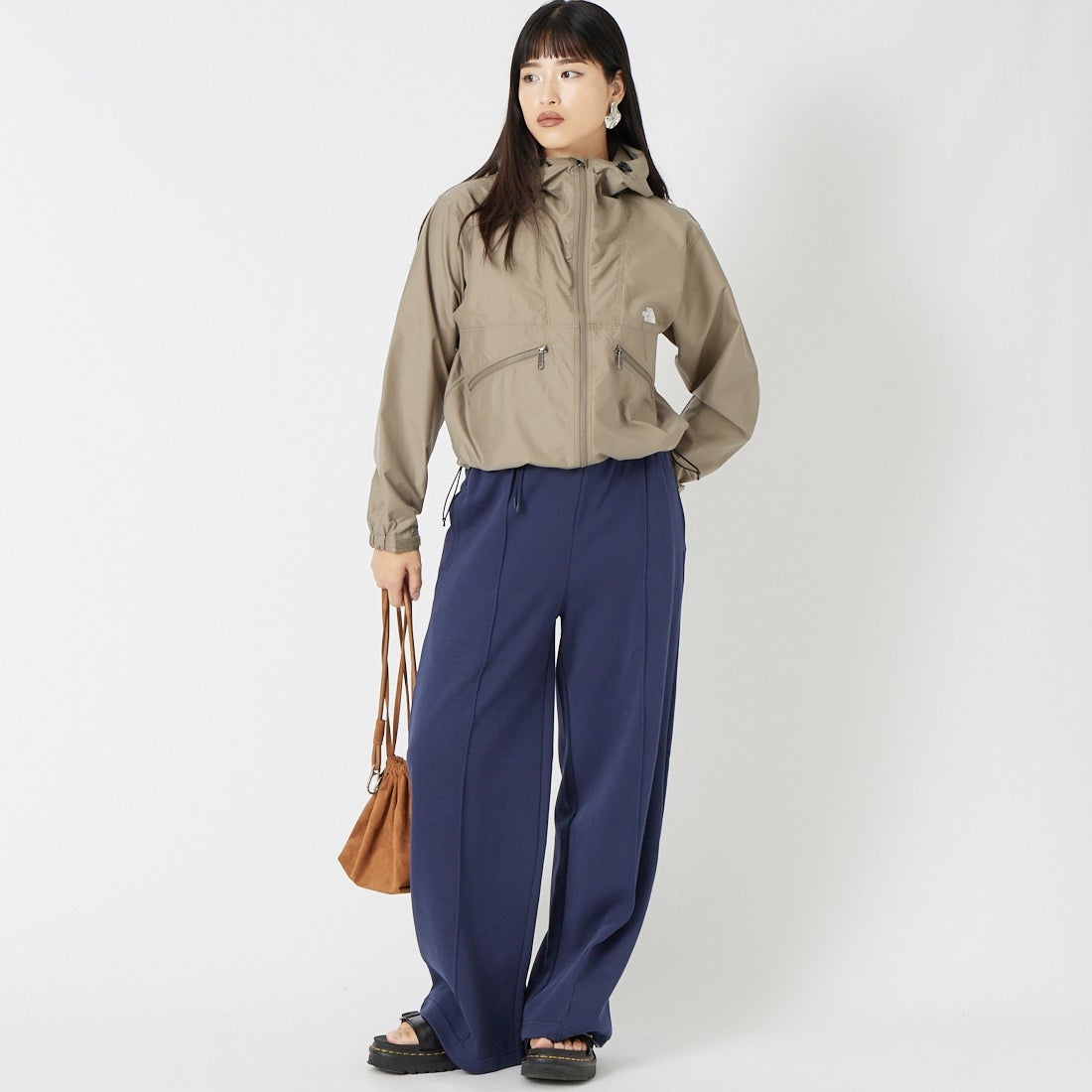 THE NORTH FACE [ザ ノースフェイス] ショートコンパクトジャケット [NPW22630] MR &&モデル身長：162cm 着用サイズ：M&&