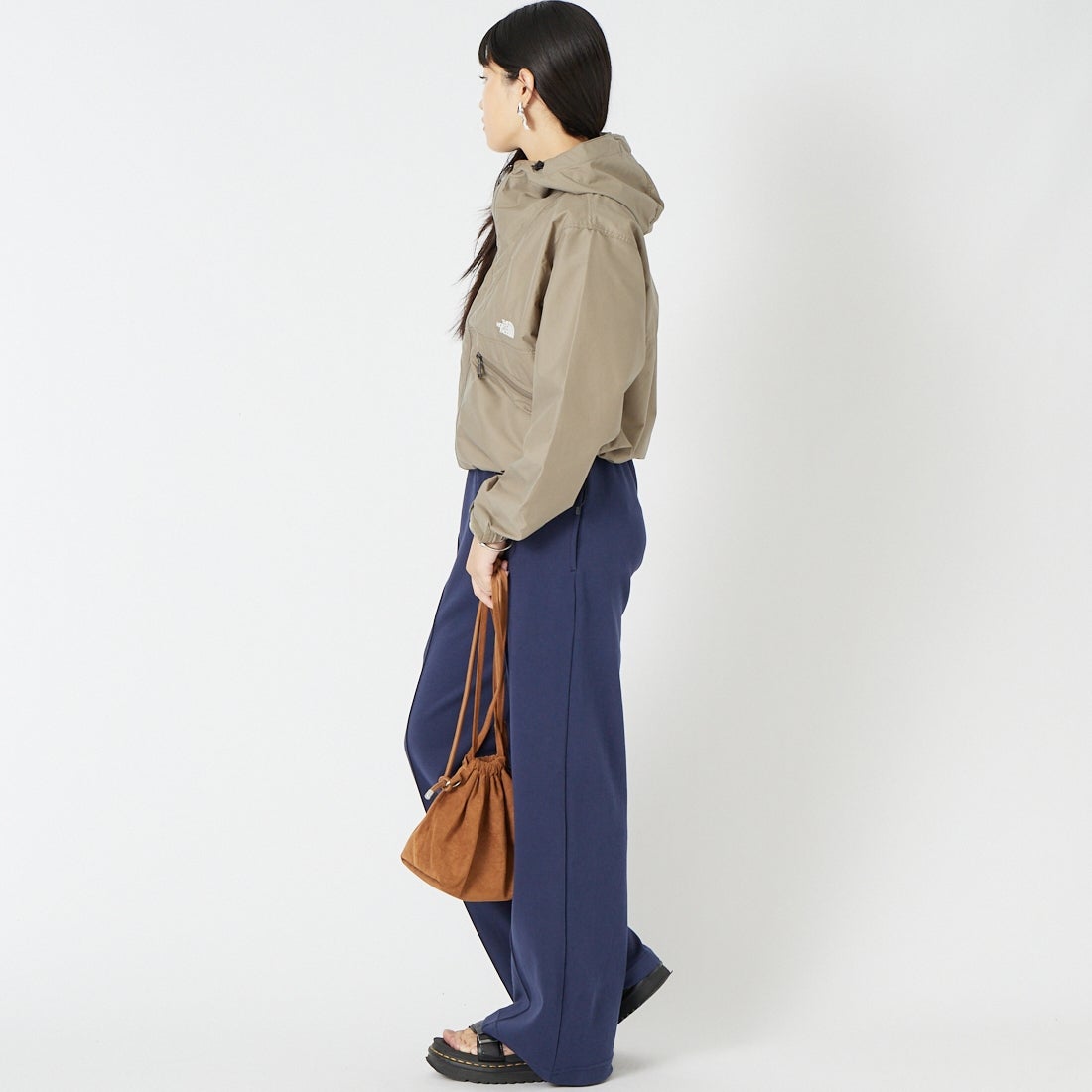 THE NORTH FACE [ザ ノースフェイス] ショートコンパクトジャケット [NPW22630] MR &&モデル身長：162cm 着用サイズ：M&&