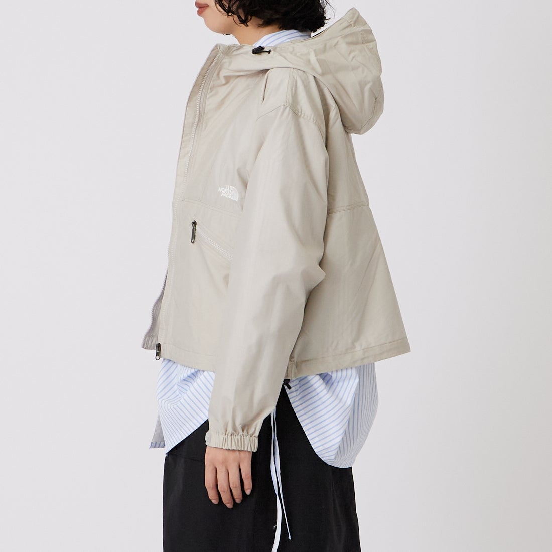 THE NORTH FACE [ザ ノースフェイス] ショートコンパクトジャケット [NPW22630]FI &&モデル身長：162cm 着用サイズ：M&&