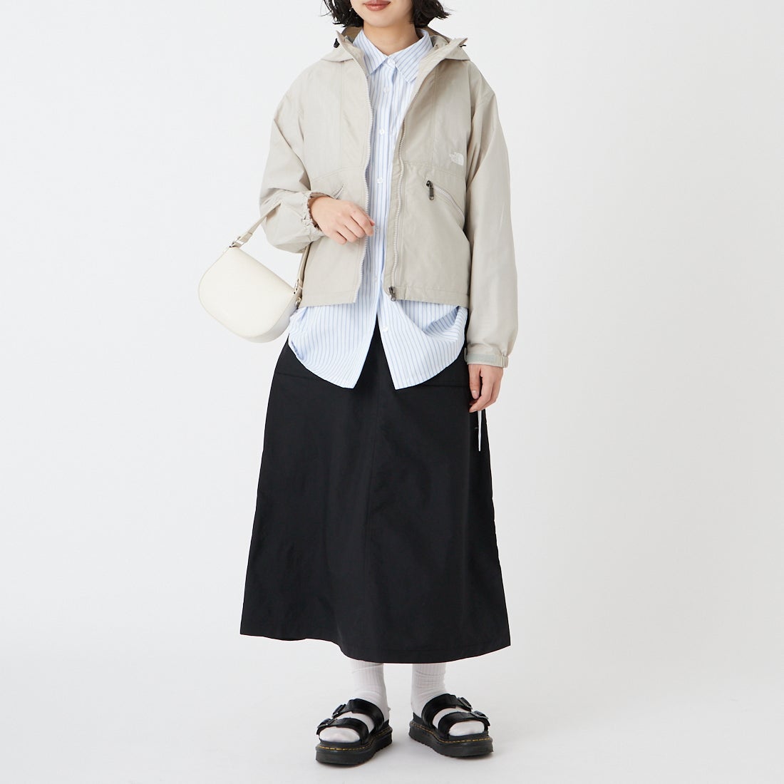 THE NORTH FACE [ザ ノースフェイス] ショートコンパクトジャケット [NPW22630]FI &&モデル身長：162cm 着用サイズ：M&&