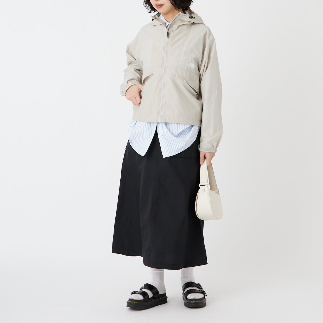 THE NORTH FACE [ザ ノースフェイス] ショートコンパクトジャケット [NPW22630]FI &&モデル身長：162cm 着用サイズ：M&&