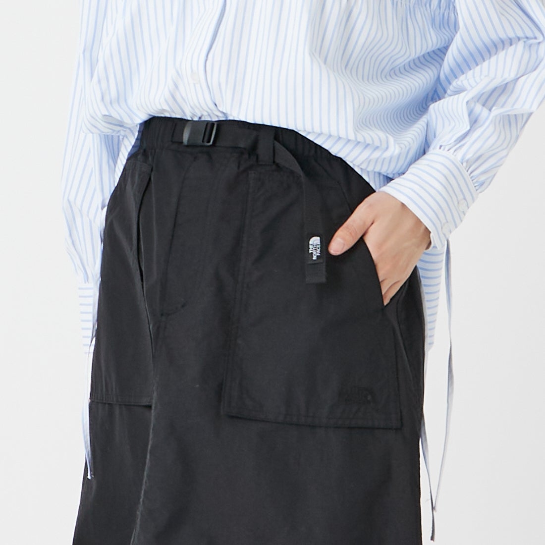 THE NORTH FACE [ザ ノースフェイス] コンパクトスカート [NBW22631] K &&モデル身長：162cm 着用サイズ：M&&