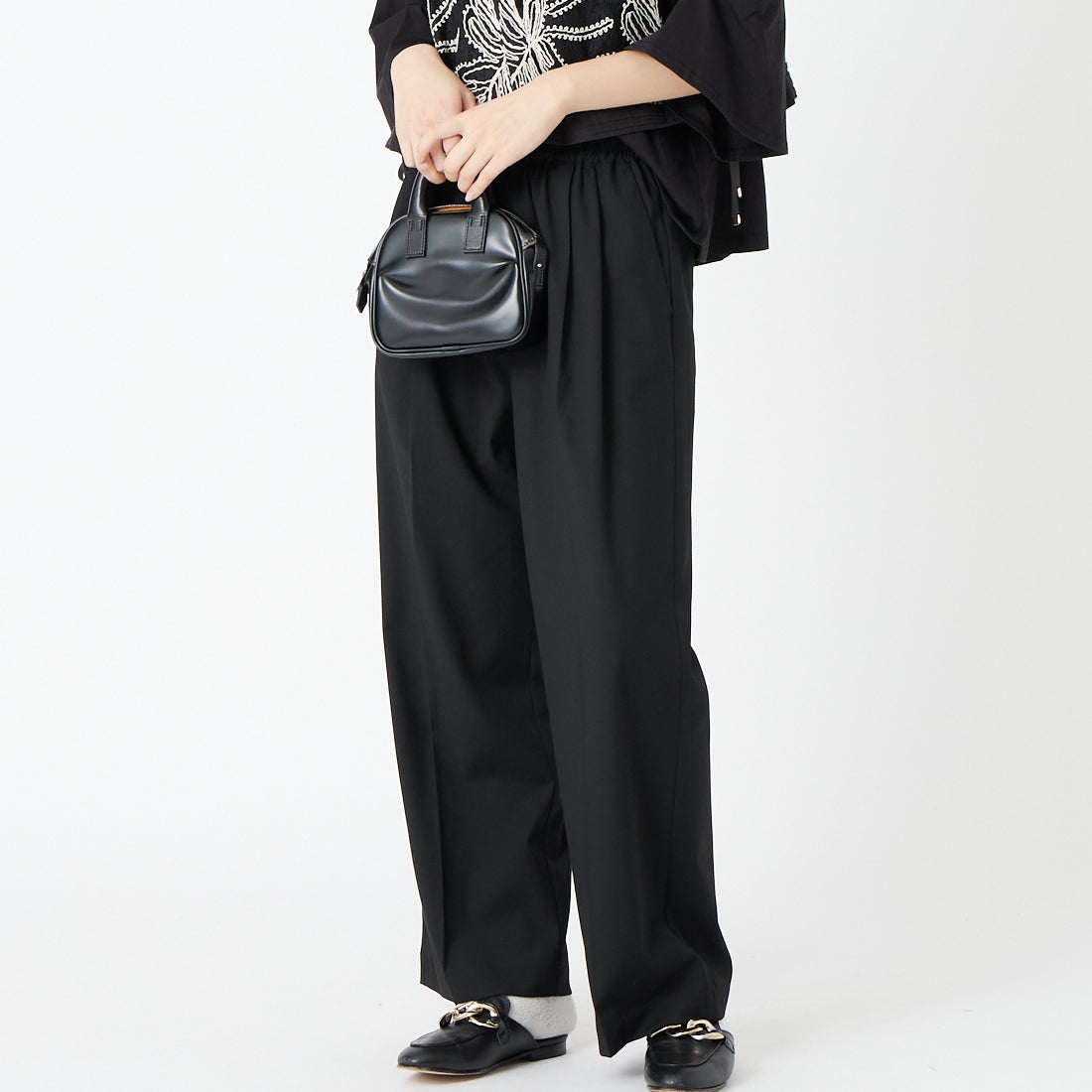 Jeans Factory Clothes [ジーンズ 31 BEIGEファクトリークローズ] センタープレスイージーフレアーパンツ [IN20-PT-6] 16 BLACK &&モデル身長：162cm 着用サイズ：S&&