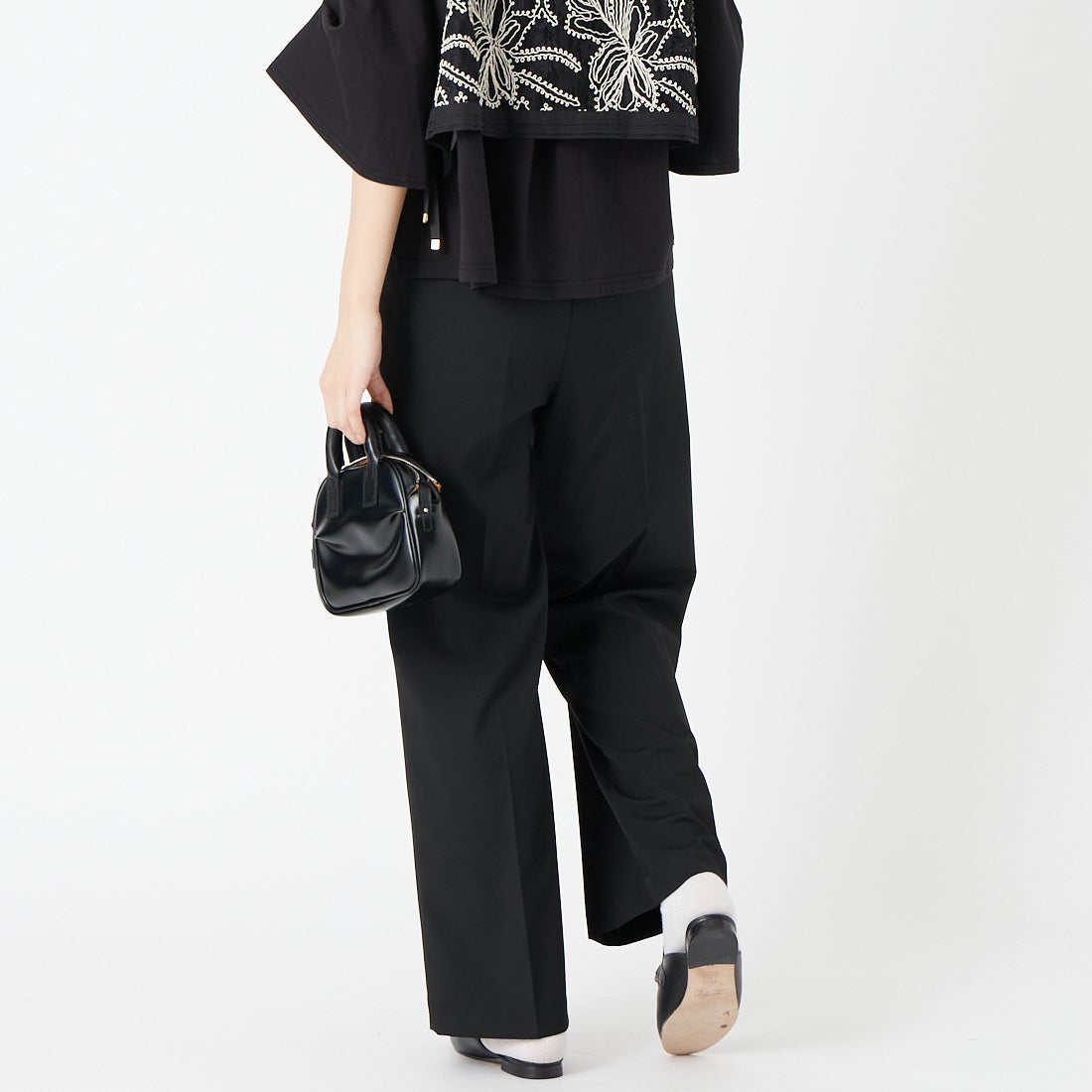 Jeans Factory Clothes [ジーンズ 31 BEIGEファクトリークローズ] センタープレスイージーフレアーパンツ [IN20-PT-6] 16 BLACK &&モデル身長：162cm 着用サイズ：S&&