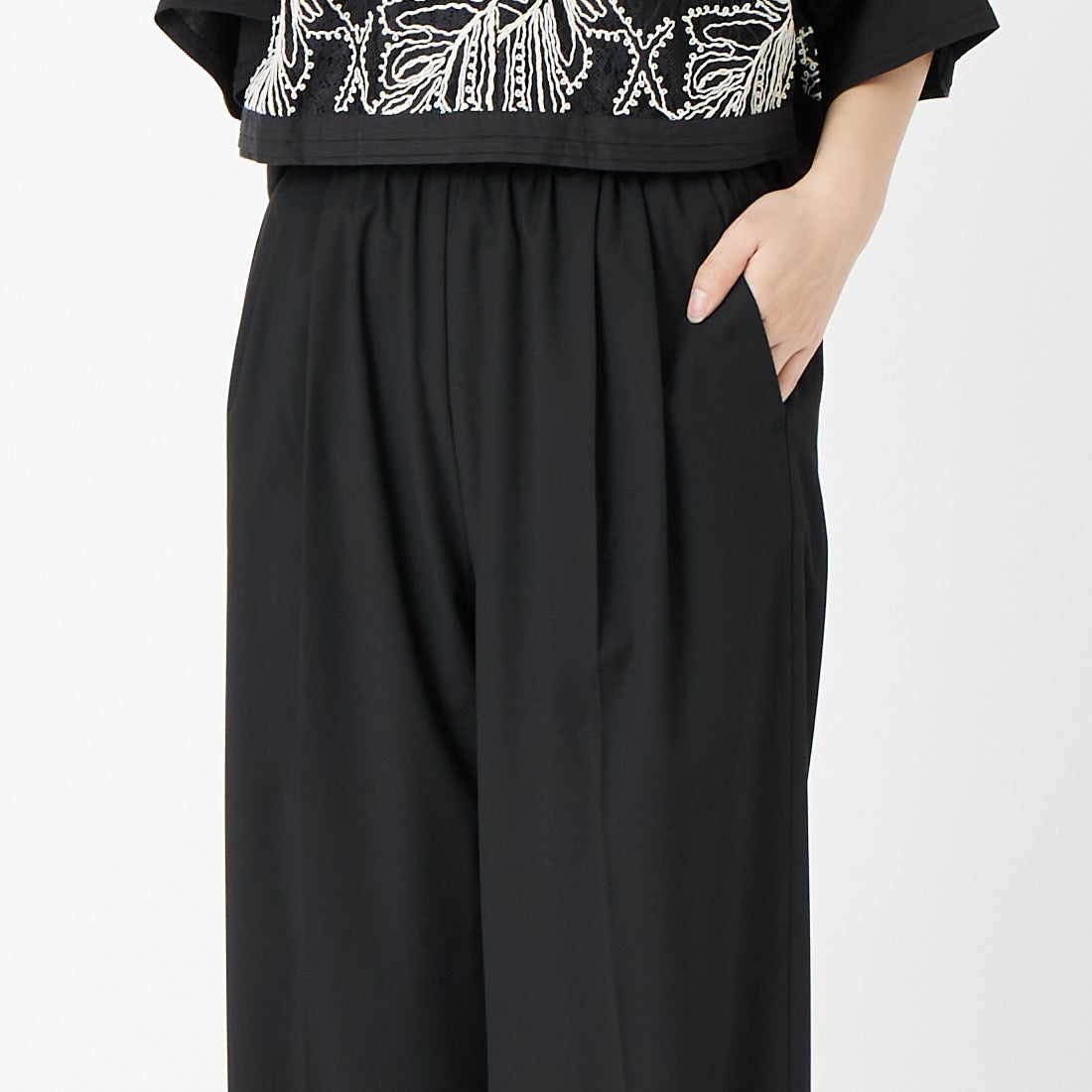 Jeans Factory Clothes [ジーンズ 31 BEIGEファクトリークローズ] センタープレスイージーフレアーパンツ [IN20-PT-6] 16 BLACK &&モデル身長：162cm 着用サイズ：S&&