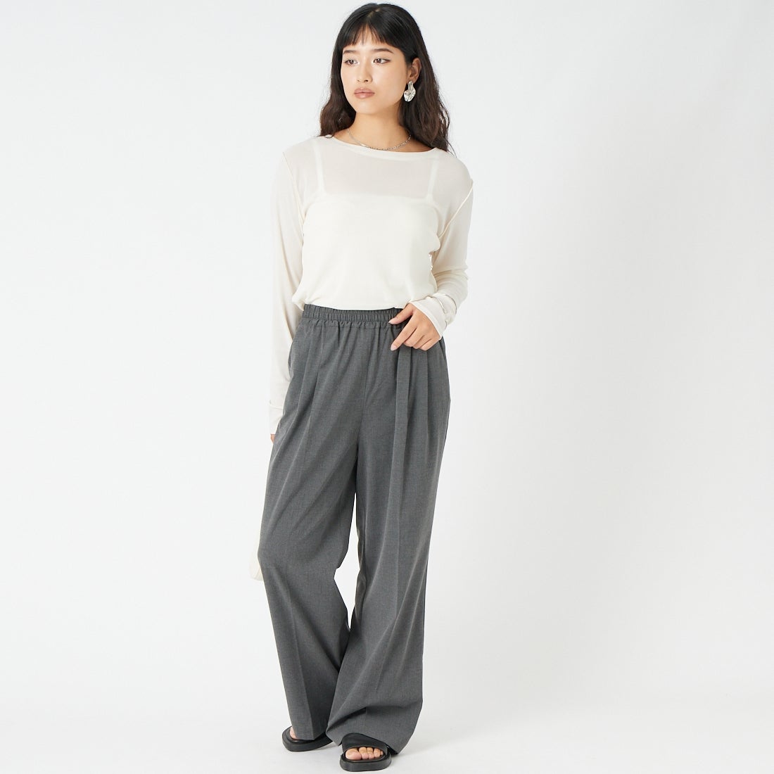 Jeans Factory Clothes [ジーンズ 31 BEIGEファクトリークローズ] センタープレスイージーフレアーパンツ [IN20-PT-6] 10 CHARCOA &&モデル身長：162cm 着用サイズ：M&&
