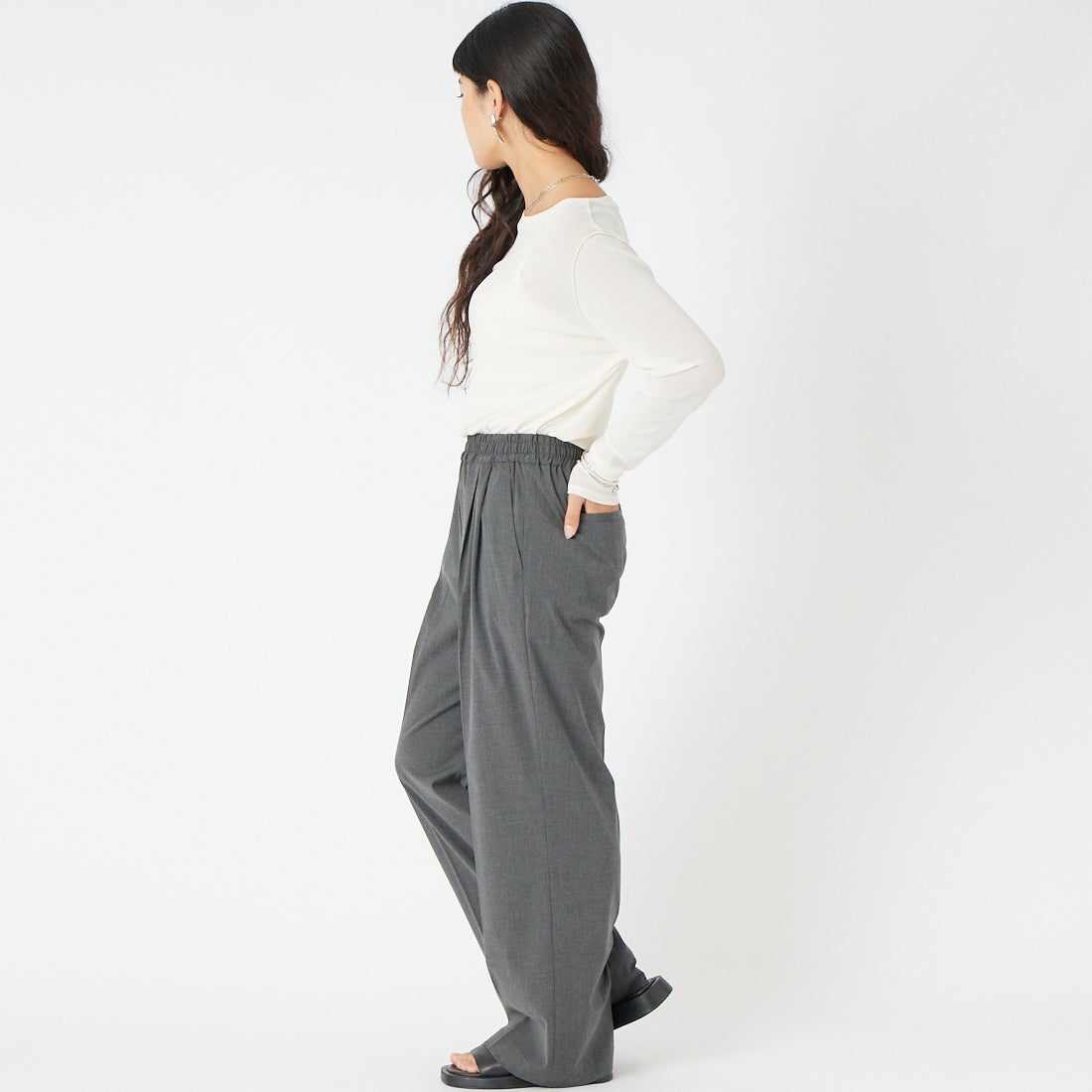 Jeans Factory Clothes [ジーンズ 31 BEIGEファクトリークローズ] センタープレスイージーフレアーパンツ [IN20-PT-6] 10 CHARCOA &&モデル身長：162cm 着用サイズ：M&&