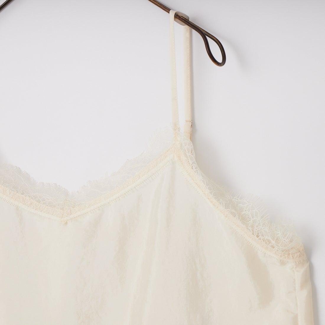 CLOCHE [クロシェ] サテン風レースキャミソール [61285710] ｵﾌ