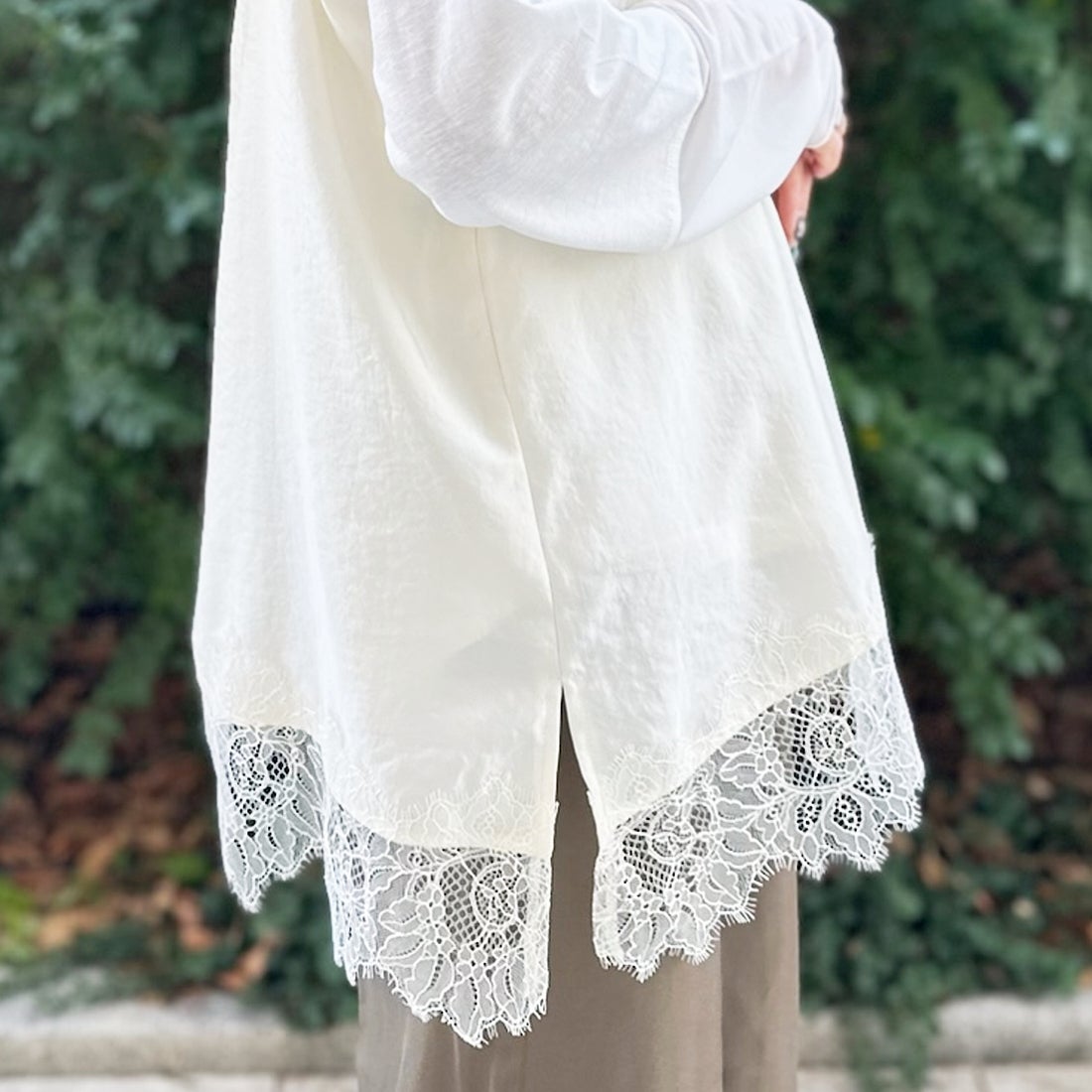 CLOCHE [クロシェ] サテン風レースキャミソール [61285710] ｵﾌ &&モデル身長：151cm 着用サイズ：2&&