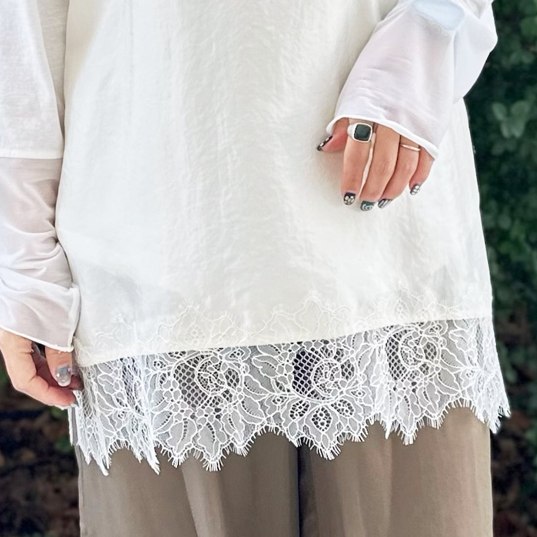 CLOCHE [クロシェ] サテン風レースキャミソール [61285710] ｵﾌ &&モデル身長：151cm 着用サイズ：2&&