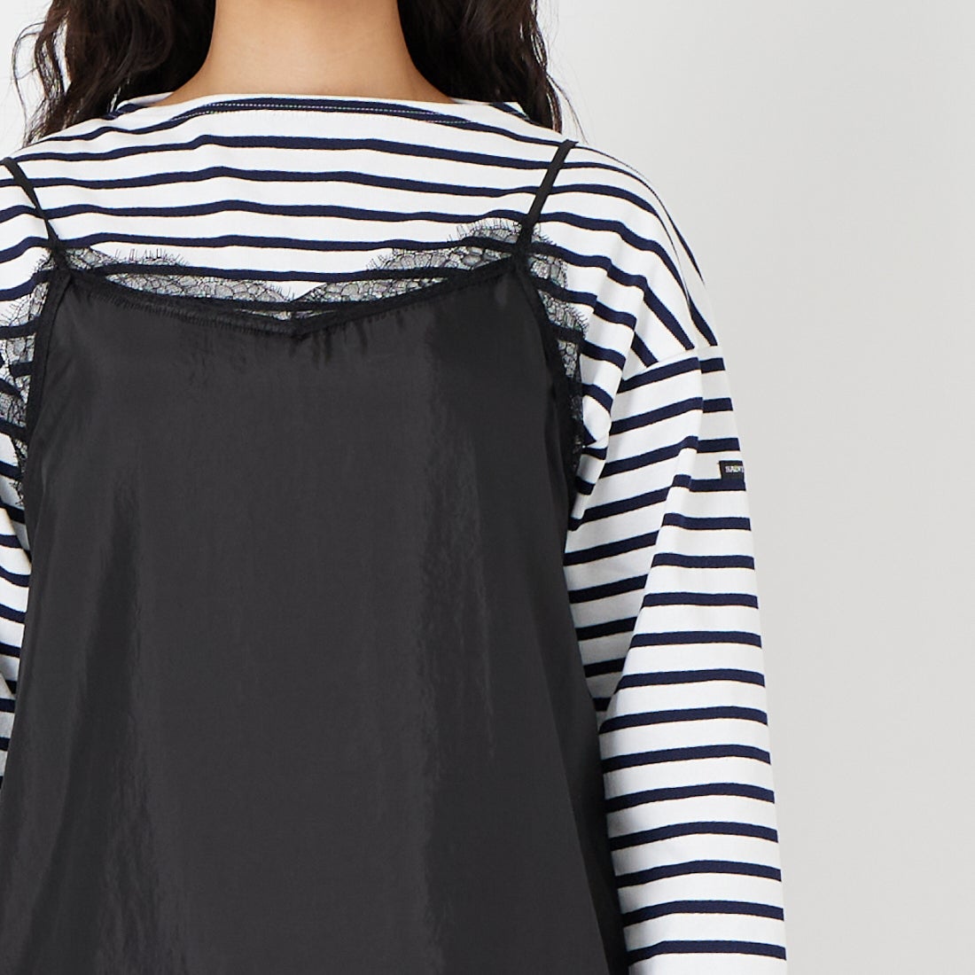 CLOCHE [クロシェ] サテン風レースキャミソール [61285710] ﾌﾞﾗｯｸ &&モデル身長：162cm 着用サイズ：2&&