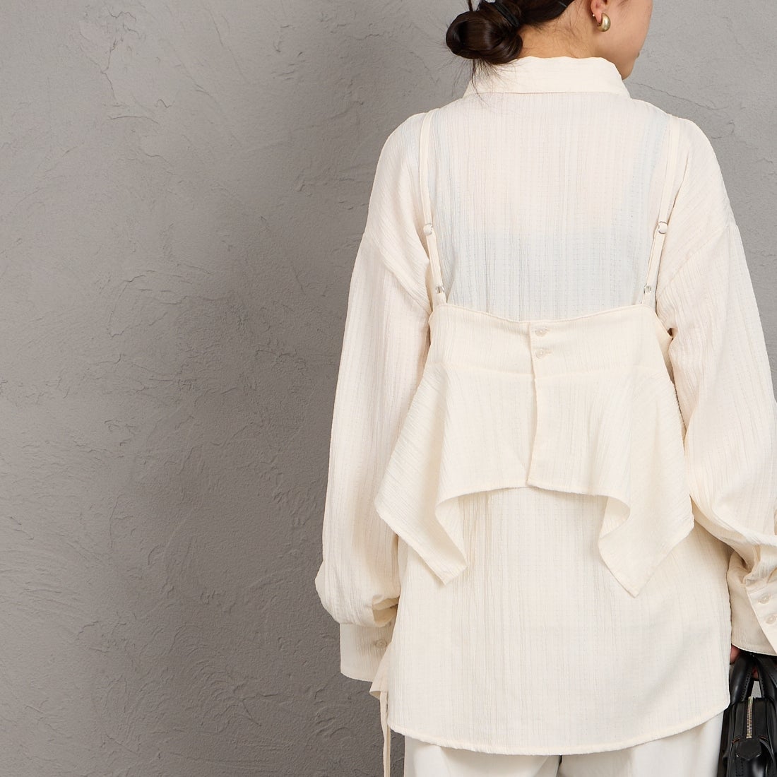 nenom [ネノム] マルチWAY ビスチェセットシャツ [NE26312005] 02 OFF &&モデル身長：150cm 着用サイズ：F&&