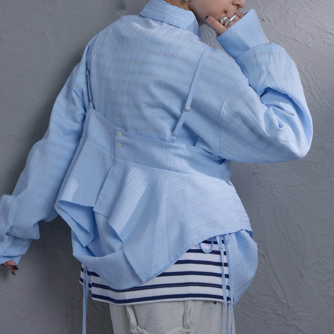 nenom [ネノム] マルチWAY ビスチェセットシャツ [NE26312005] 10 SAX &&モデル身長：150cm 着用サイズ：F&&