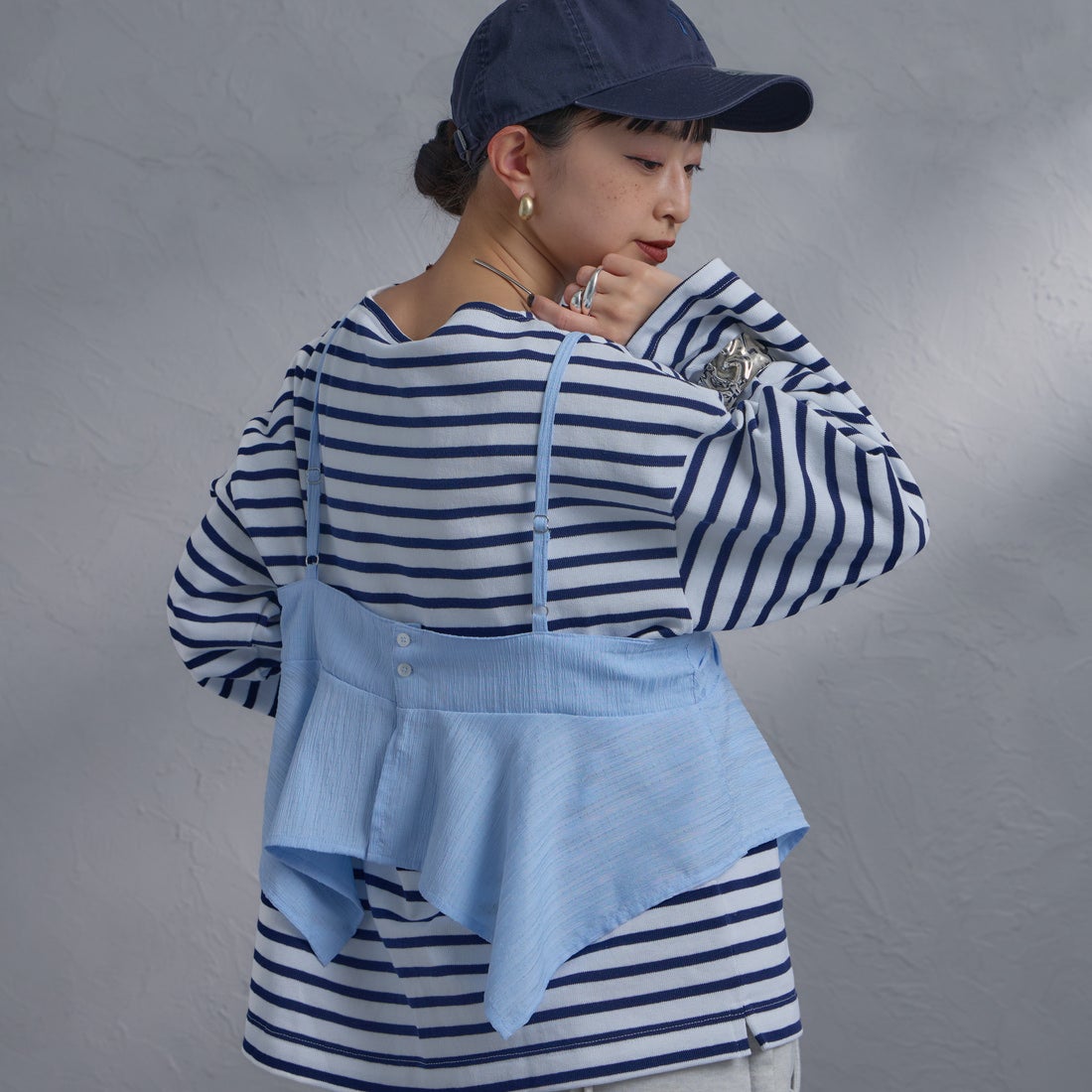 nenom [ネノム] マルチWAY ビスチェセットシャツ [NE26312005] 10 SAX &&モデル身長：150cm 着用サイズ：F&&