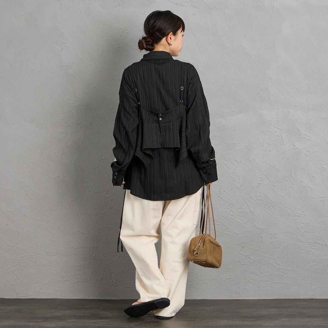 nenom [ネノム] マルチWAY ビスチェセットシャツ [NE26312005] 09 BLACK &&モデル身長：150cm 着用サイズ：F&&