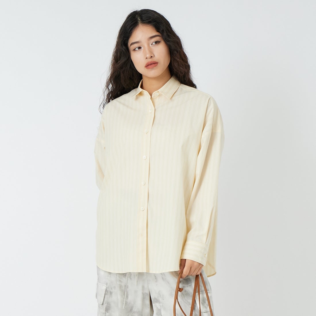 MICA&DEAL [マイカアンドディール] ポプリンストライプオーバーシャツ [0126101009] YELLOW &&モデル身長：162cm 着用サイズ：F&&