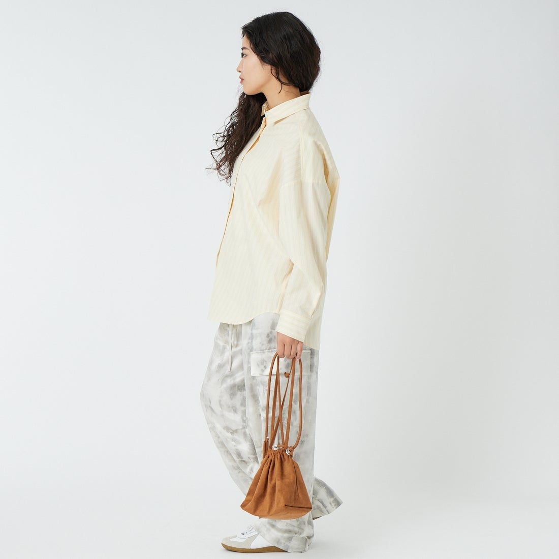 MICA&DEAL [マイカアンドディール] ポプリンストライプオーバーシャツ [0126101009] YELLOW &&モデル身長：162cm 着用サイズ：F&&