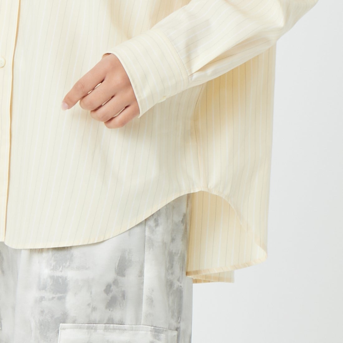 MICA&DEAL [マイカアンドディール] ポプリンストライプオーバーシャツ [0126101009] YELLOW &&モデル身長：162cm 着用サイズ：F&&