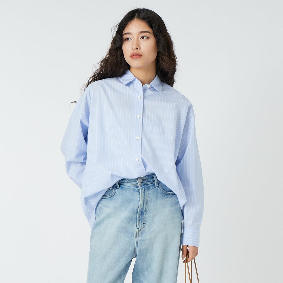 MICA&DEAL [マイカアンドディール] ポプリンストライプオーバーシャツ [0126101009] BLUE &&モデル身長：162cm 着用サイズ：F&&