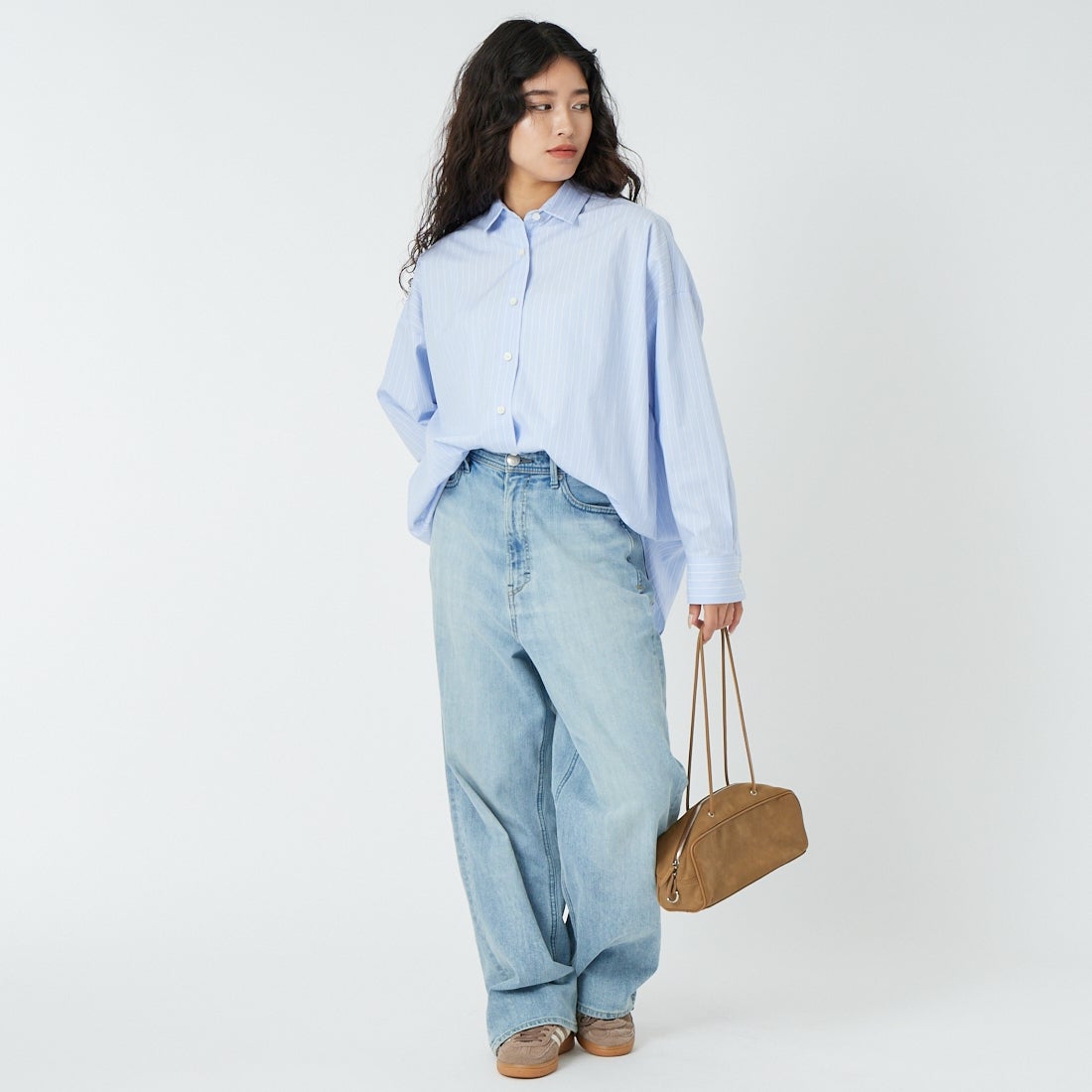 MICA&DEAL [マイカアンドディール] ポプリンストライプオーバーシャツ [0126101009] BLUE &&モデル身長：162cm 着用サイズ：F&&