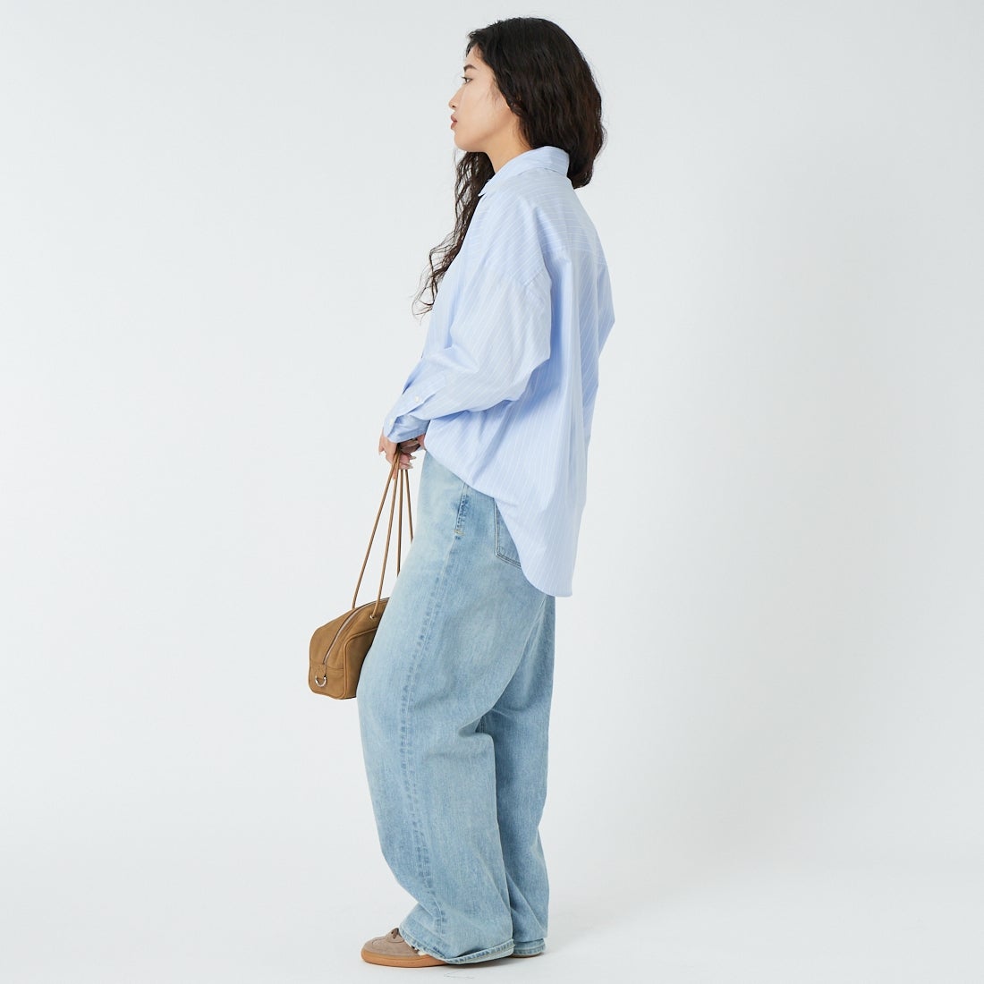 MICA&DEAL [マイカアンドディール] ポプリンストライプオーバーシャツ [0126101009] BLUE &&モデル身長：162cm 着用サイズ：F&&