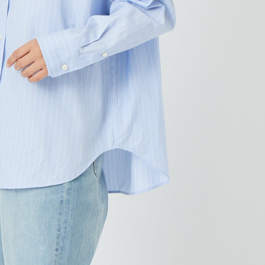 MICA&DEAL [マイカアンドディール] ポプリンストライプオーバーシャツ [0126101009] BLUE &&モデル身長：162cm 着用サイズ：F&&